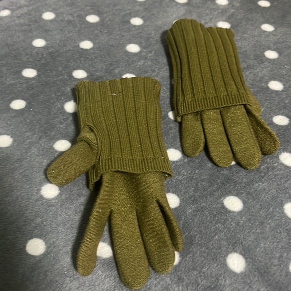 NWOT Nike army green women’s xs/s gloves - Picture 4 of 8